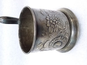 Подстаканник мельхиор 
,, Цветы ,, цена 1500 руб
