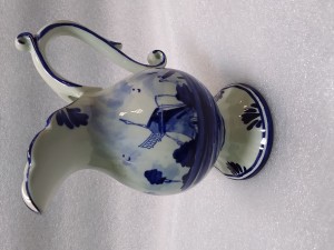 Молочник фаянс .роспись Голландия цена 2000 руб.
