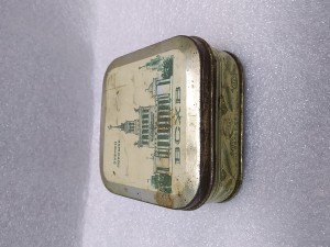 Жестяная банка ,, ВСХВ ,, зубной порошок 1940-1950 год.  Цена 400 руб.