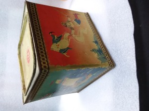 Жестяная банка из под чая СССР 1950 годы .цена 3000 руб.