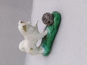 Фигурка ,, Собака с ёжиком ,, фаянс ,, ЗИК ,, 1960 годы реставрация цена 2700 руб