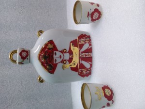 Штоф и 2 стопки , фарфор ЛФЗ , СССР 1980 год .Цена 1500 руб.